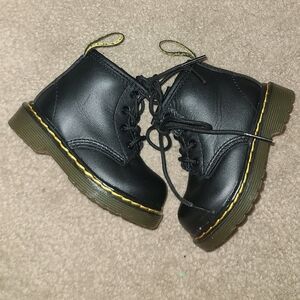 Baby Dr. Martens 4c